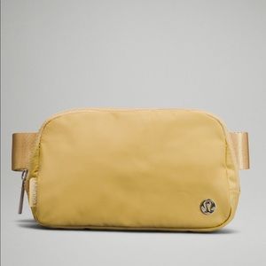 Lululemon Everywhere Belt Bag Golden Sand